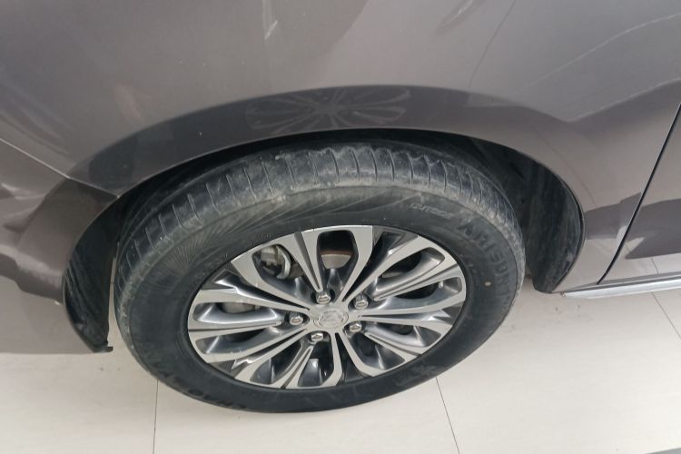 别克GL8 2023款 陆上公务舱 652T 豪华型车身外观6007