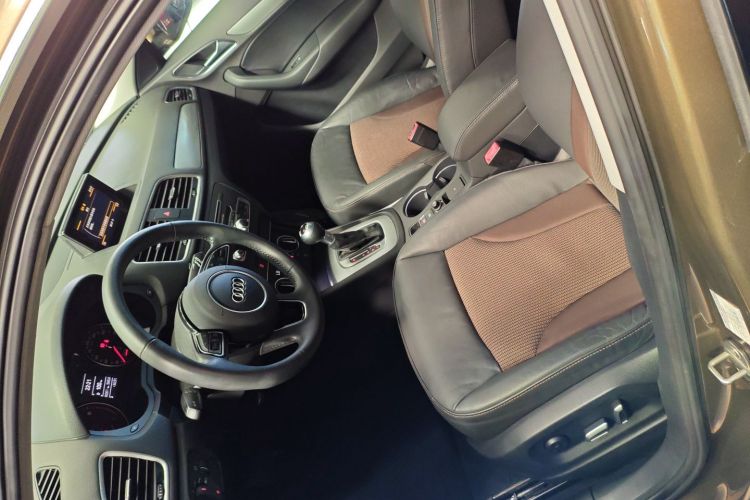 奥迪Q3 2018款 30周年年型 30 TFSI 时尚型局部细节19