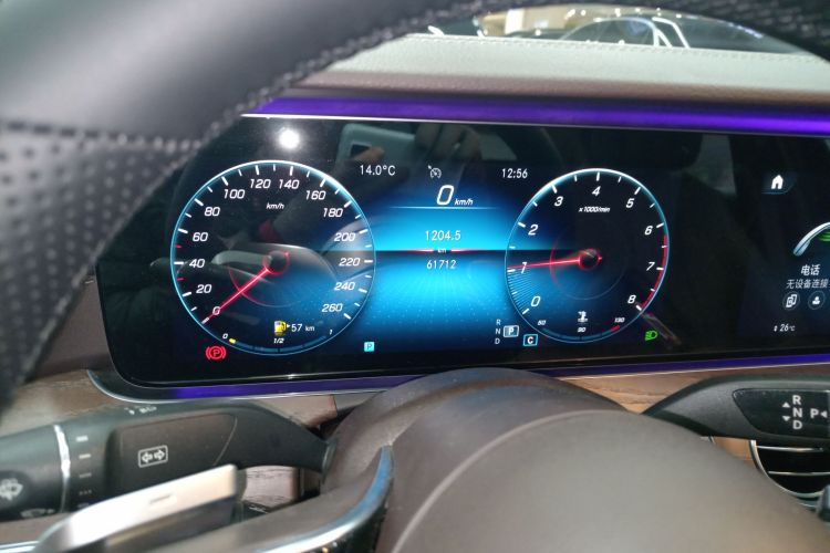 奔驰E级 2021款 E 300 L 时尚型中控内饰14