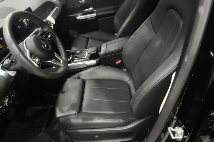 奔驰EQB 2022款 EQB 260中控内饰19