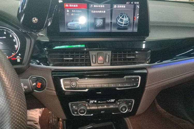 宝马X2 2021款 sDrive25i 领先型M运动套装中控内饰16