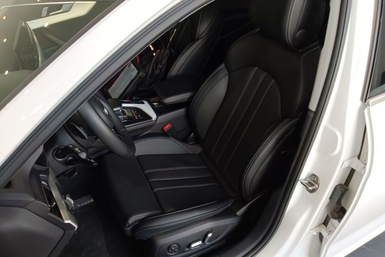 奥迪A4L 2024款 40 TFSI 时尚动感型中控内饰19