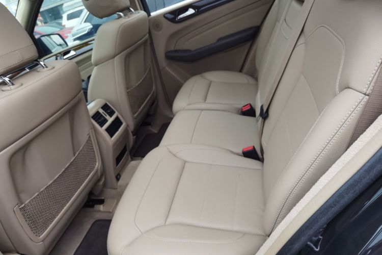 奔驰M级 2014款 ML 400 4MATIC动感型中控内饰21