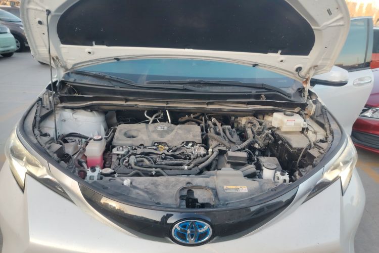 丰田 赛那SIENNA 2021款 2.5L混动 至尊版机舱底盘24