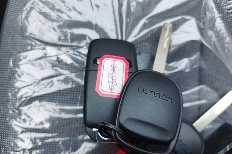 长安启源 长安Lumin 2025款 205km 香沁款中控内饰7001