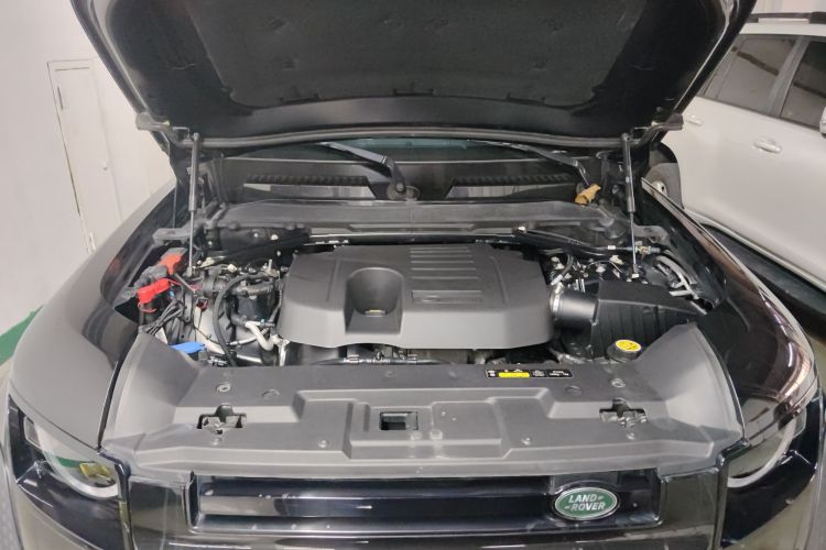 路虎卫士 2023款 改款 110 3.0T P400 暗黑特别版局部细节24