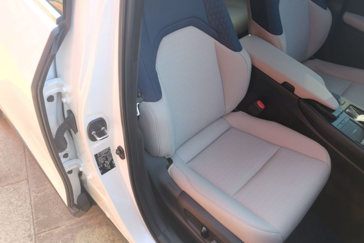 雷克萨斯UX 2020款 200 特别版局部细节41