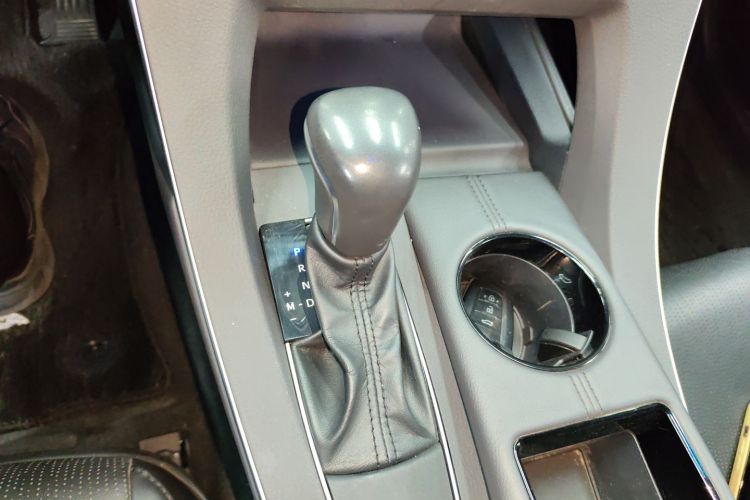 丰田 亚洲龙 2019款 2.0L 豪华版 国VI中控内饰18