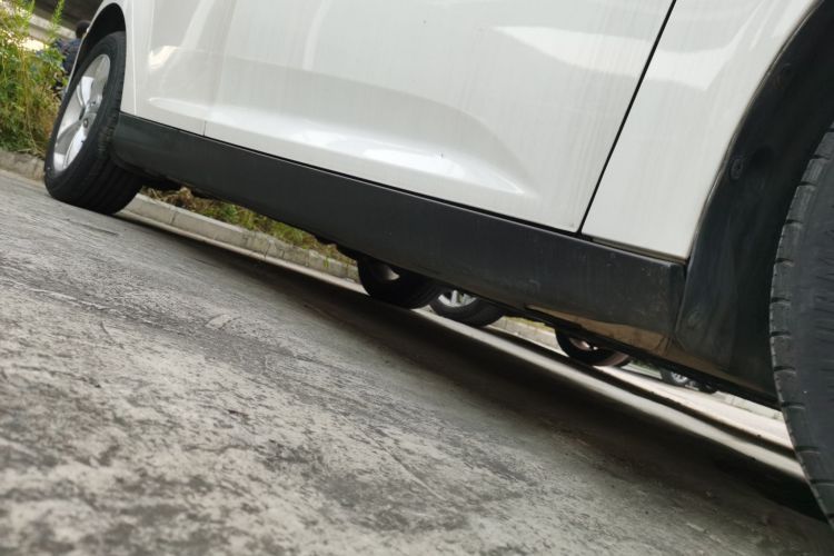 福特 福克斯 2017款 三厢 1.6L 自动舒适型智行版局部细节9001