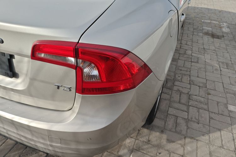 沃尔沃S60 2018款 S60L T3 智进版车身外观6006