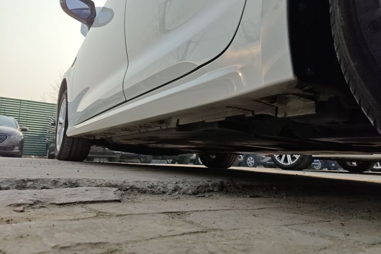 丰田 卡罗拉 2021款 双擎 1.8L E-CVT精英版局部细节9002