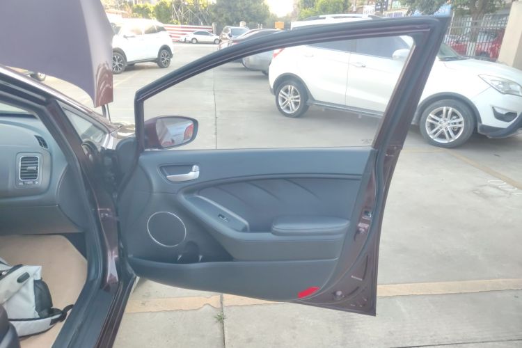 起亚K3 2015款 1.6L 手动GLS中控内饰7005