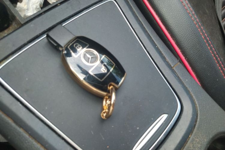 奔驰B级 2017款 B 200 动感型中控内饰11