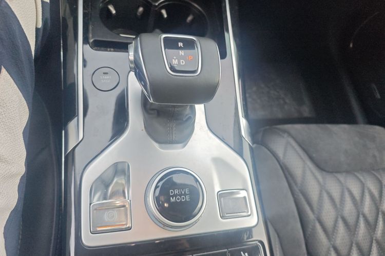 红旗HS5 2019款 2.0T 智联旗享版中控内饰18