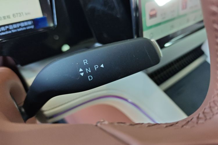 比亚迪 夏 2025款 DM-i 1.5T 180km 卓越型中控内饰18