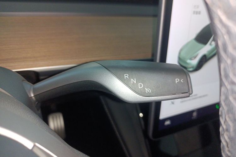 特斯拉 Model Y 2021款 长续航全轮驱动版中控内饰18