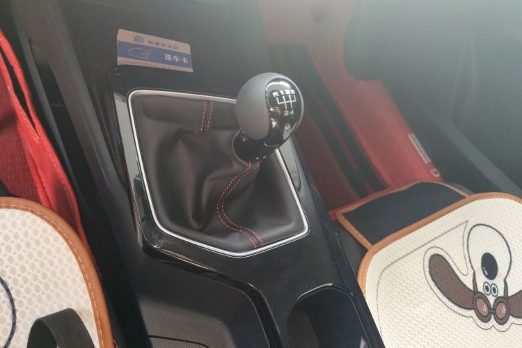 名爵 MG5 2023款 180DVVT 手动风尚版局部细节18