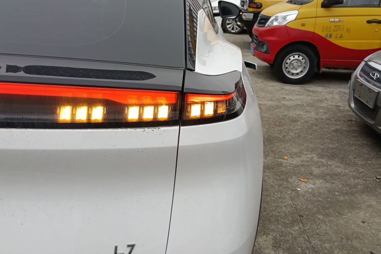 东风风神 风神L7新能源 2024款 205 臻享版车身外观6006