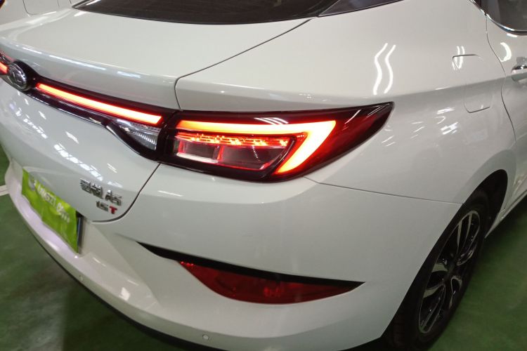 江汽集团 嘉悦A5 2020款 1.5T CVT超越型车身外观9