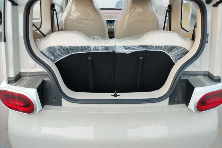 五菱汽车 宏光MINIEV 2024款 第三代 215km 青春版机舱底盘23