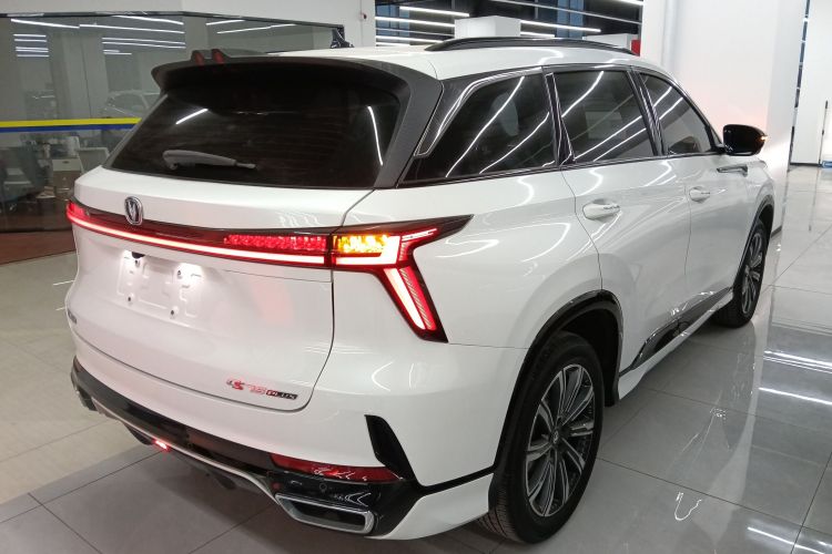 长安CS75 PLUS 2024款 第三代 冠军版 2.0T 智驾劲擎型车身外观7