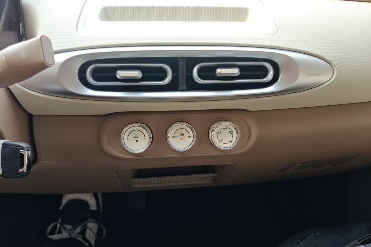 五菱汽车 宏光MINIEV 2025款 四门版 进阶款中控内饰16