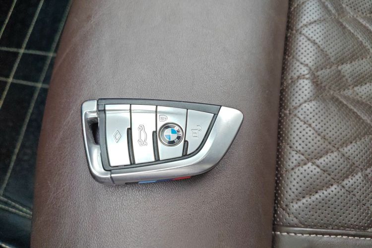 宝马7系 2021款 740Li 领先型 M运动套装中控内饰7001