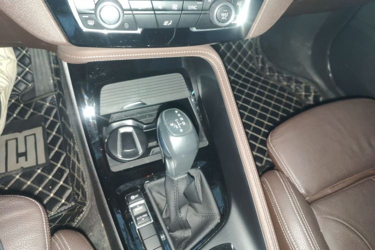 宝马X1 2018款 sDrive18Li 尊享型中控内饰18