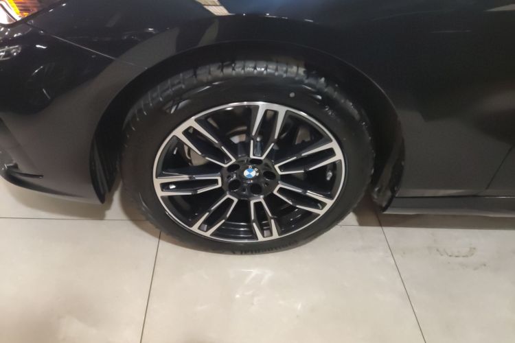 宝马5系 2025款 530Li 领先型 M运动套装车身外观6007