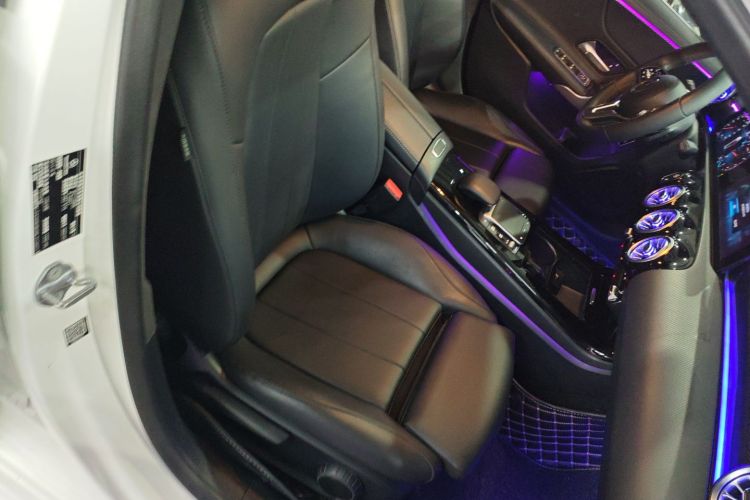 奔驰A级 2022款 A 200 L 运动轿车动感型局部细节41