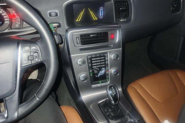 沃尔沃S60 2018款 S60L T3 智进版中控内饰16