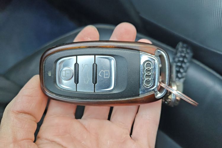 奥迪A6L 2018款 30周年年型 35 TFSI 时尚型中控内饰7001