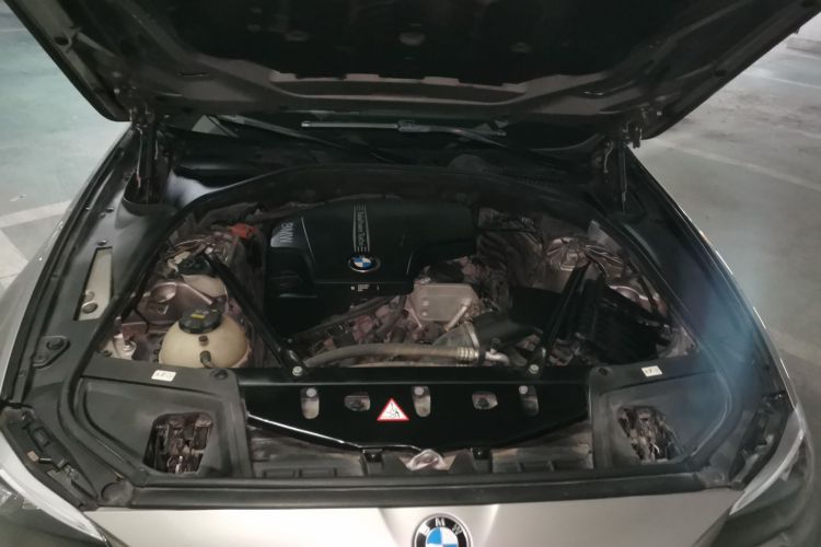 宝马5系 2014款 525Li 豪华设计套装机舱底盘24