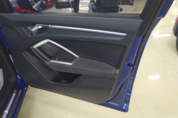 奥迪Q3 2019款 40 TFSI 时尚动感型中控内饰7005