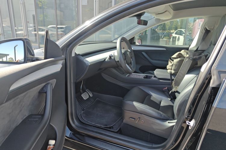 特斯拉 Model Y 2022款 改款 后轮驱动版中控内饰19