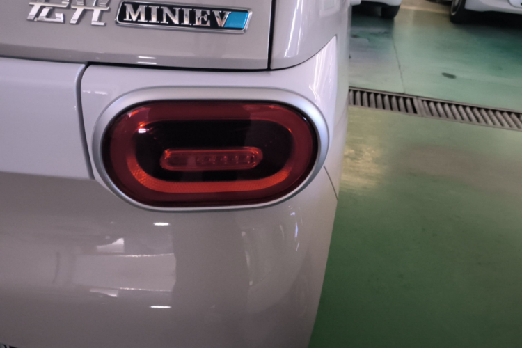 五菱汽车 宏光MINIEV 2024款 第三代 215km 青春版车身外观9