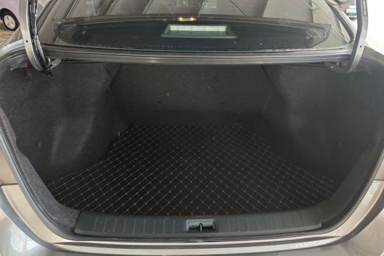 日产 轩逸 2022款 经典 1.6XE CVT舒适版机舱底盘23