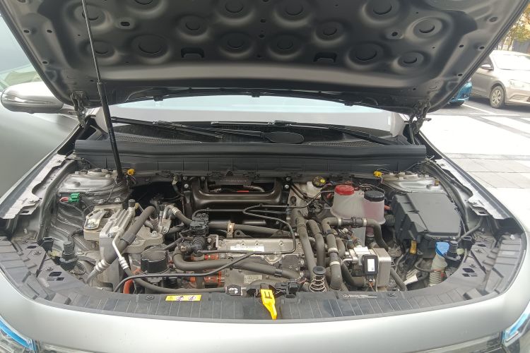 奔驰EQB 2022款 EQB 350 4MATIC 首发特别版机舱底盘24