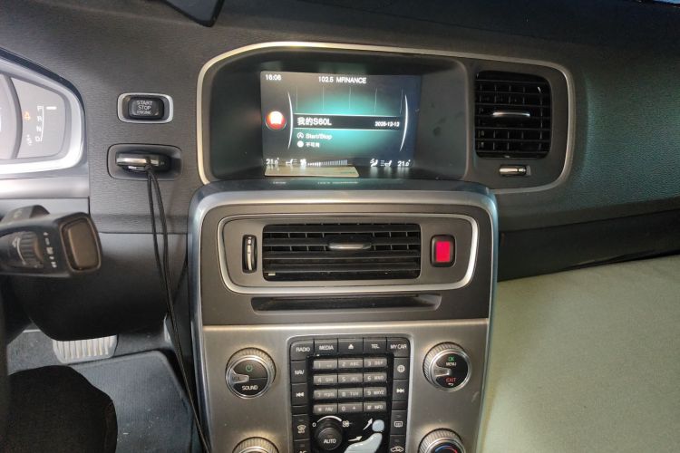 沃尔沃S60 2016款 S60L T4 智远版中控内饰16