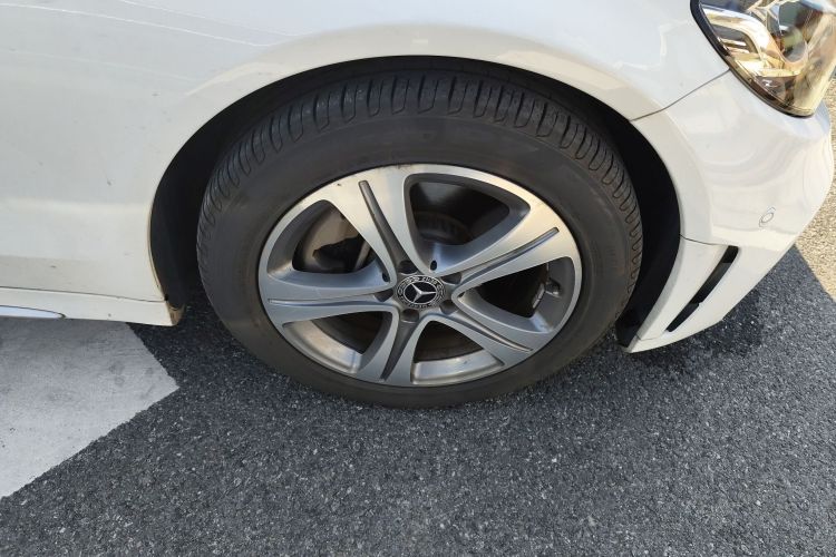 奔驰C级 2019款 C 260 L 运动版车身外观10