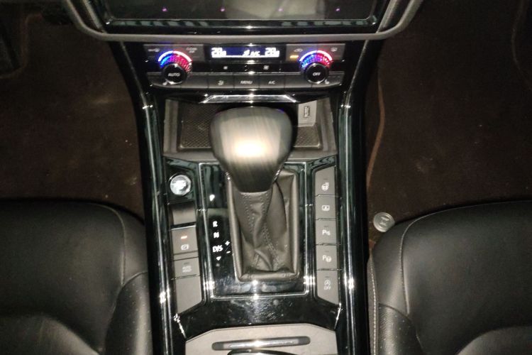 大众 辉昂 2018款 改款 380TSI 两驱商务版中控内饰18