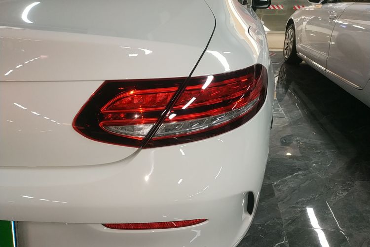 奔驰C级(进口) 2020款 C 260 轿跑车车身外观9