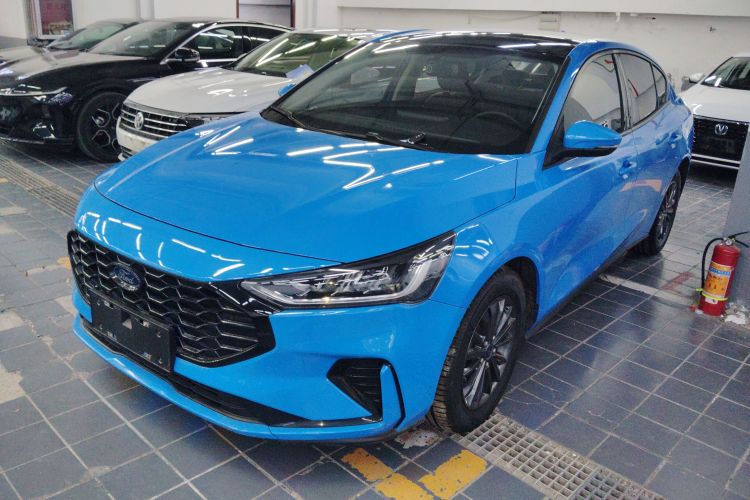 福特 福克斯 2022款 三厢 EcoBoost 180 自动竞速版车身外观1