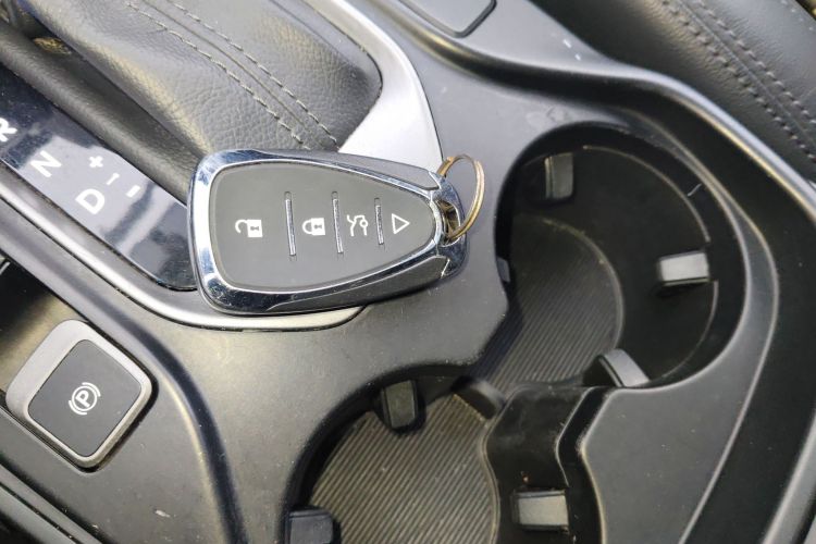 现代 胜达 2015款 2.0T 自动四驱智能型 7座中控内饰7001