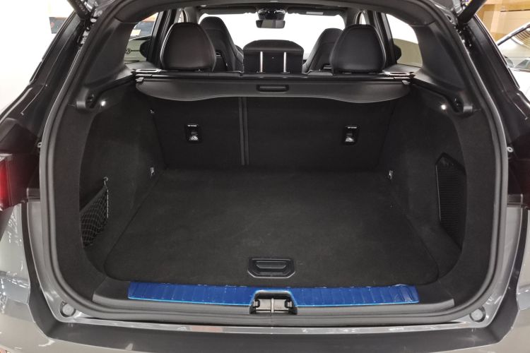 领克01 EM-P 2023款 1.5TD EM-P 晨曦版机舱底盘23