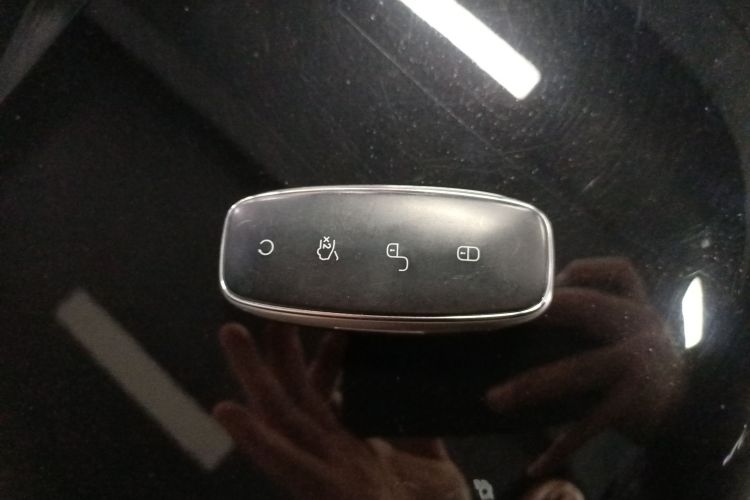 腾势D9 2022款 DM-i 970 四驱旗舰型中控内饰7001