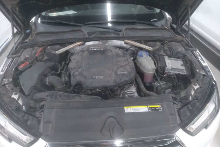 奥迪A4L 2018款 30周年年型 40 TFSI 进取型机舱底盘24