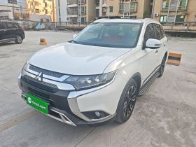 三菱 欧蓝德 2019款 2.4L 四驱致享版 5座 国VI