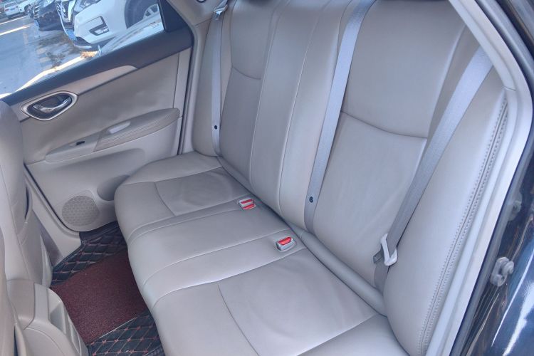 日产 轩逸 2012款 1.6XE CVT舒适版中控内饰7004