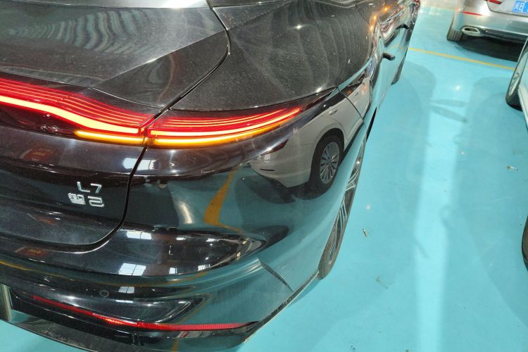 智己汽车 智己L7 2023款 Snake Performance Lite车身外观6006